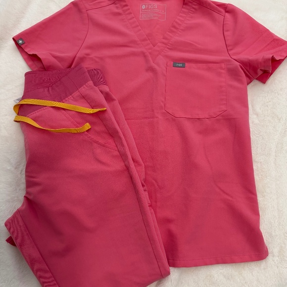 Figs Tops - FIGS Neon Pink Scrub Set – Catarina Top & Zamora Joggers – Size Small – Limited